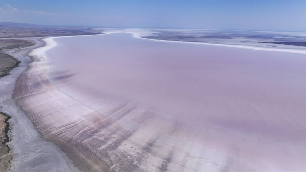 Kavurucu sıcaklar Tuz Gölü'nü kızarttı! Bakteriler cirit atıyor 1